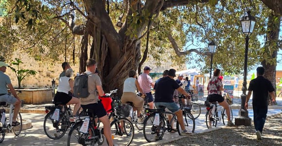 Audio-guided bike tour of Ortigia Island with a Sicilian aperitif