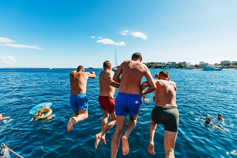 Palma de Mallorca: fiesta en barco de día con todo incluidoPalma de Mallorca: experiencia en barco todo incluido de día