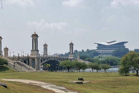 Kuala Lumpur, Putrajaya e grotte di Batu: tour privatoTour privato di Kuala Lumpur, Putrajaya e Batu Caves