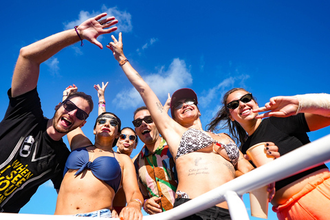 Cancun: Isla Mujeres Katamaran Tour med Open Bar of Drinks