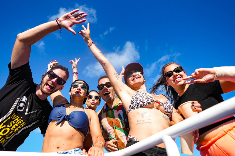 Cancun: Isla Mujeres Katamaran Tour med Open Bar of Drinks