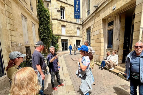 Bordeaux: Old Town Walking Tour with Wine and Food Tasting
