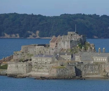 Jersey: Scenic Boat Cruise with Lighthouse Views