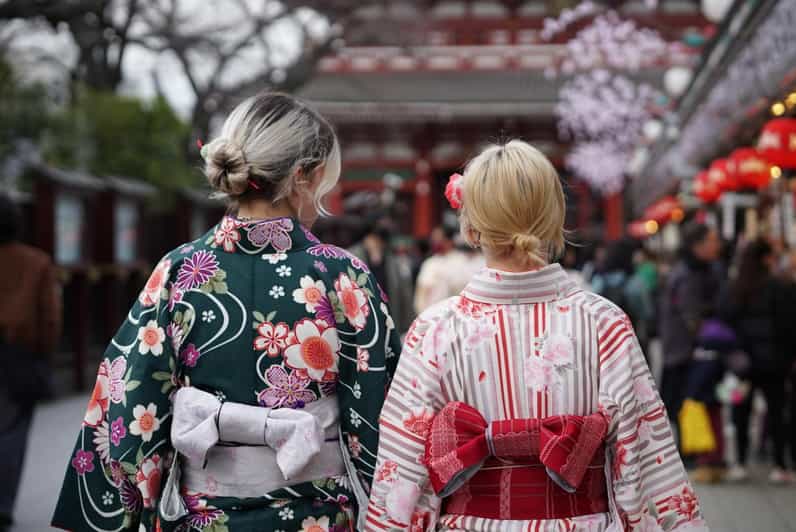 Tokyo Cherry Blossom Morning Walk in Asakusa with Pro Photos