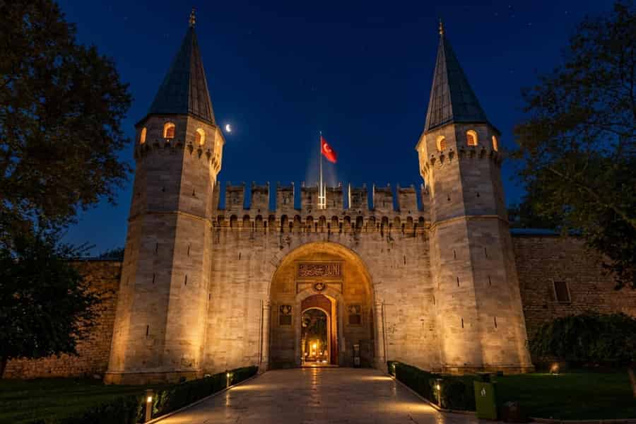 Geführte nächtliche Tour im Topkapi-Palast mit Zugang zum Harem. Foto: GetYourGuide Geführte nächtliche Tour im Topkapi-Palast mit Zugang zum Harem. Foto: GetYourGuide