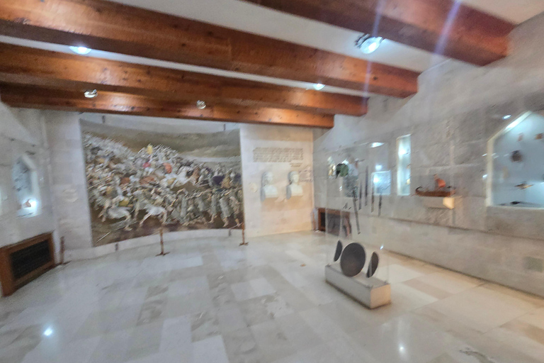 Tirana: Castelo de Kruja, Museu, Bazar Antigo, Visita a Sari Salltik