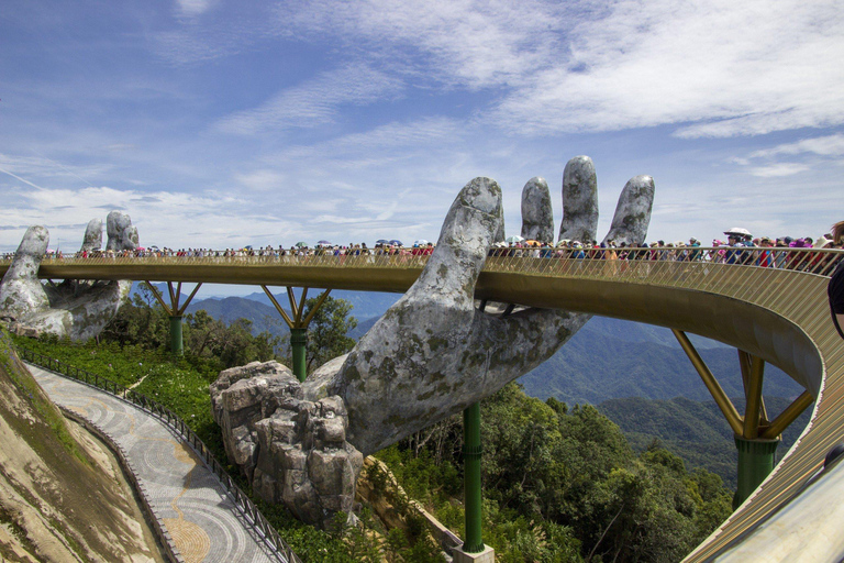 Hoi An: 3 Optionen für die Tagestour zu den Ba Na Hills und der Goldenen BrückeHoi An: Ba Na Hills Goldene Brücke Hin- und Rückfahrt mit dem Shuttlebus