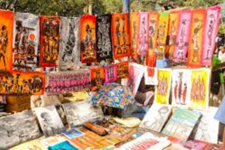 Nairobi: Souvenir Shopping and Historical Half-Day Tour