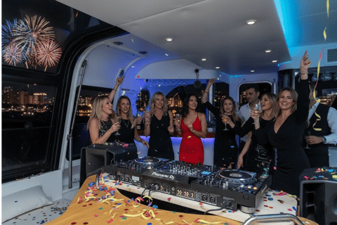 New Year’s Eve Luxury Boat – DJ, Buffet & Open Bar