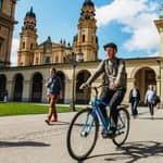 Monaco: tour giornaliero in bicicletta con pausa in una birreria all'aperto alle 11:30