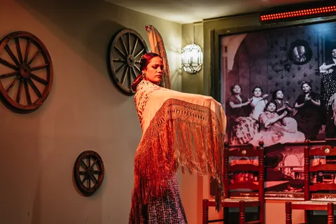 Sevilha: Espetáculo de Flamenco com Jantar Andaluz no La Cantaora