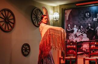 Sevilla: Flamenco-Show mit andalusischem Abendessen im La Cantaora