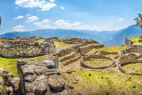 Avontuur in Chachapoyas: Kabelbaan en de Llaqta van Kuélap