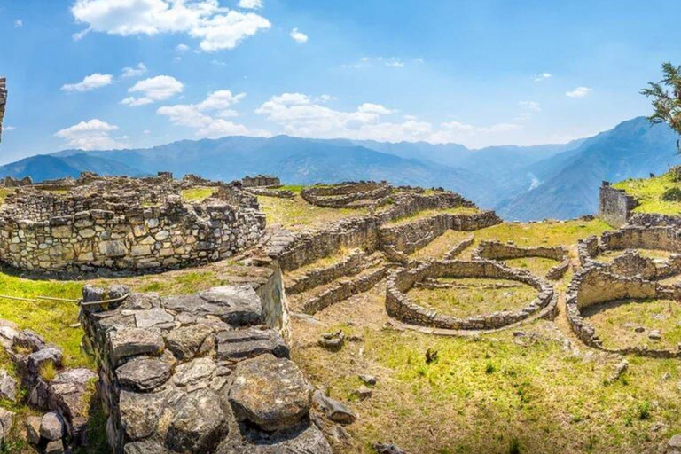 Avontuur in Chachapoyas: Kabelbaan en de Llaqta van Kuélap