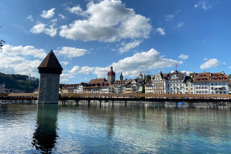 Zurich : Visite privée du Glacier Express dans les Alpes suisses et à LucerneZurich : Glacier Express Premium Railway Pass