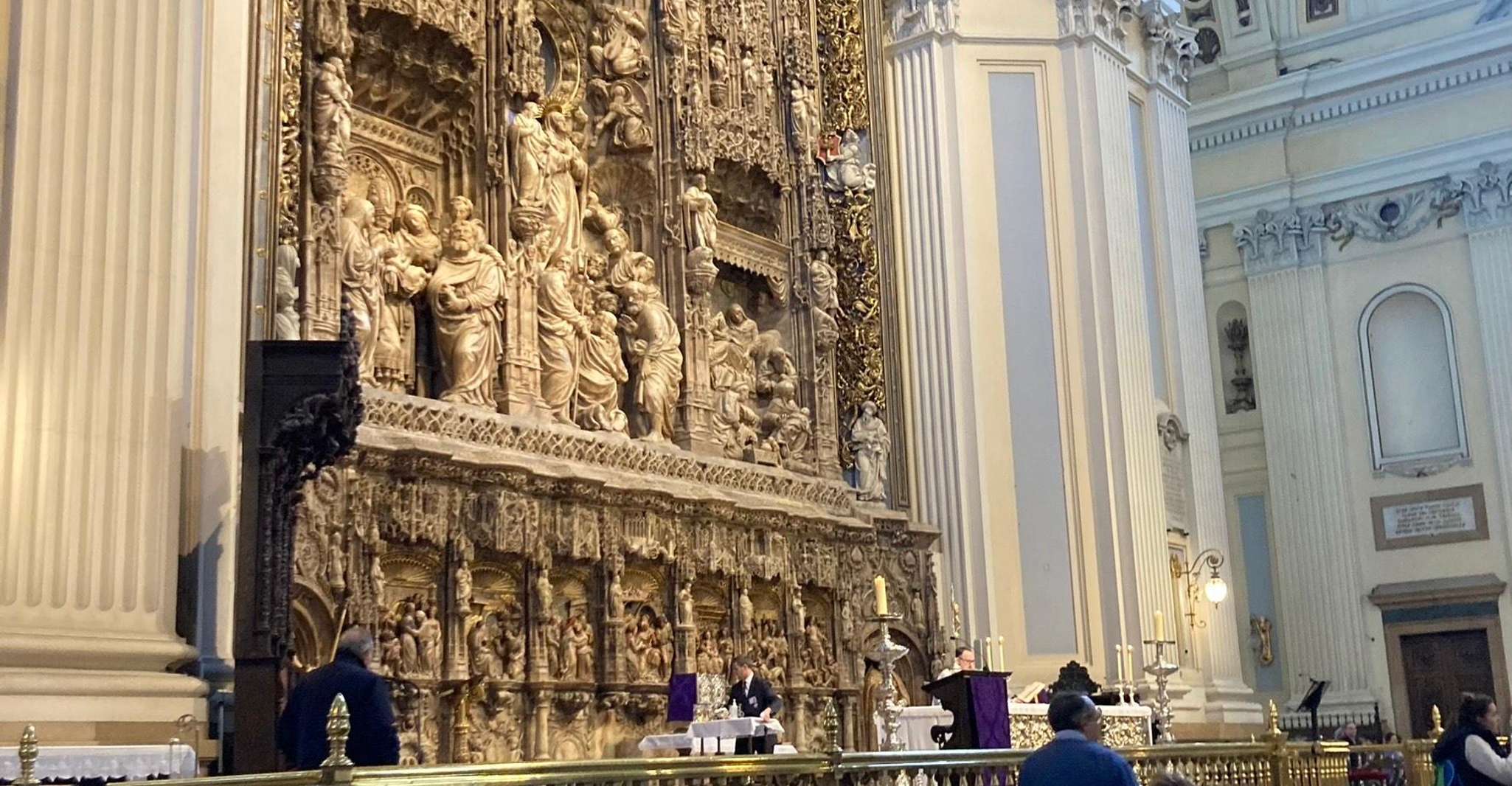 Basilica del Pilar and its museum - Housity