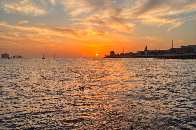 Sunset aboard a sailboat in Lisbon! Sunset aboard a sailing boat in Lisbon!