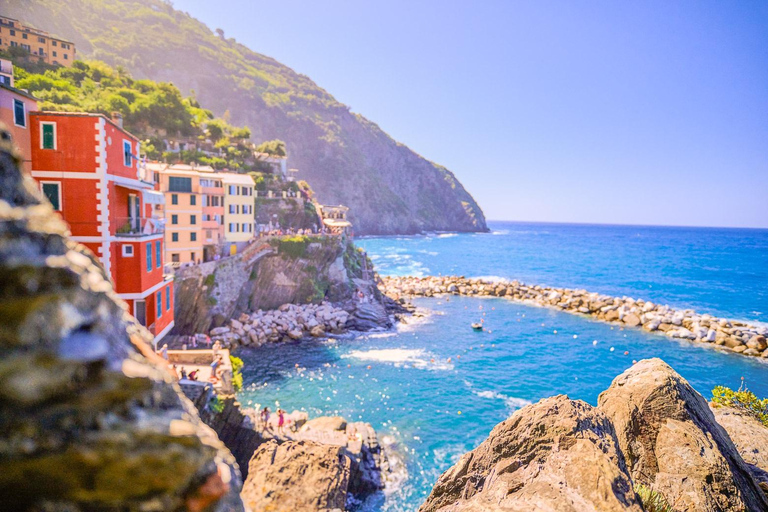 From Milan:Cinque Terre National Park with Limoncino Tasting Cinque Terre From Milan: Low Cost Spanish Tour