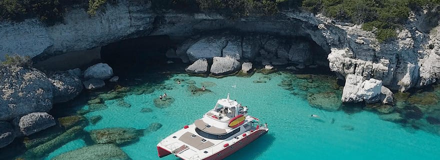 Croisière en catamaran direction les îles Lavezzi