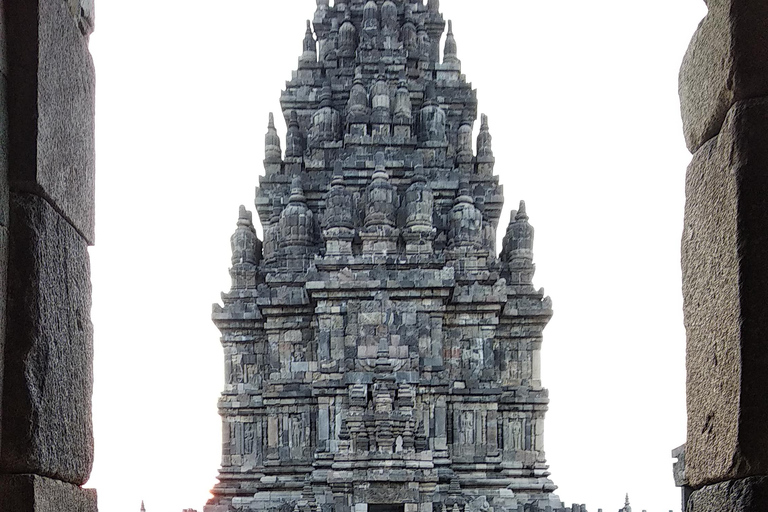 Jakarta: 5-Day Java Tour with Borobudur & Bromo Drop in Bali