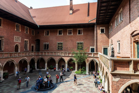 Krakow: St. Mary's Church and Rynek Underground Museum Tour Spanish tour