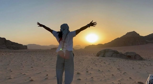 Wadi Rum: 4x4-jeeptour met verblijf in bedoeïenenkamp en maaltijden