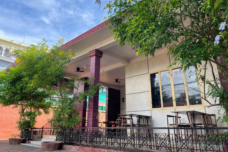 Battambang Evening Bat Cave & Local Home Dinner Experience