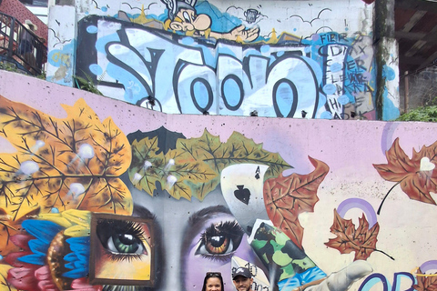 Medellín: tour privato delle Comunità 13 e 3 con funiviaMedellín: tour privato dei quartieri 13 e 3 con funivia