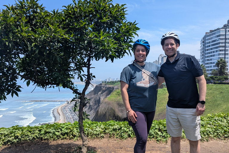 Tour in bicicletta Miraflores Barranco Huaca PucllanaTour in bici Miraflores Barranco Huaca Pucllana
