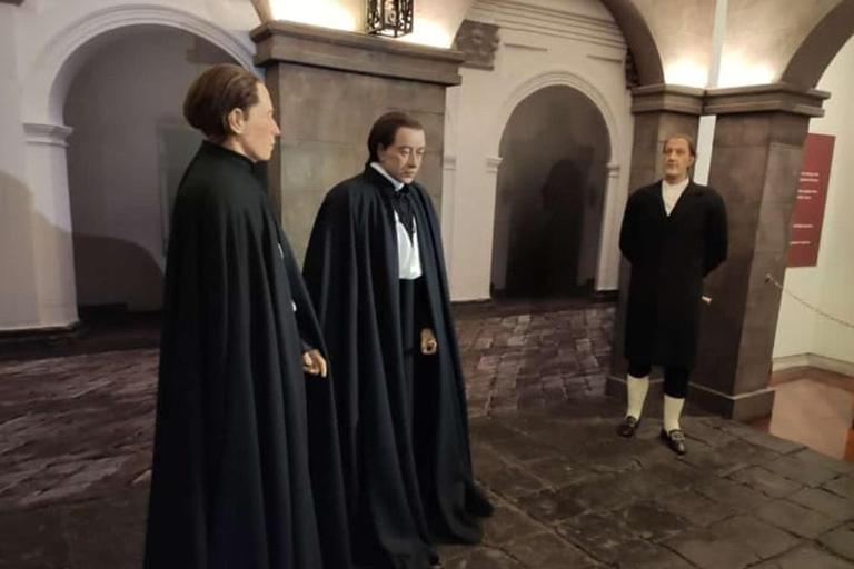 Historic Quito Walking Tour: Power & Death Stories