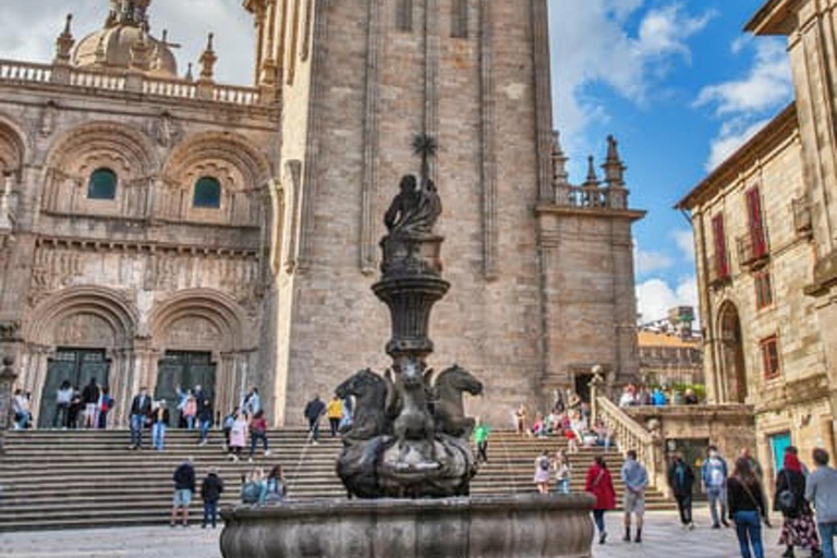 From Lisbon: Santiago de Compostela Day Trip with Fatima