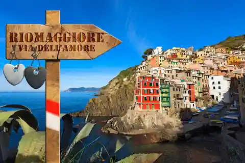 Unique Christmas in Cinque Terre Walking Tour