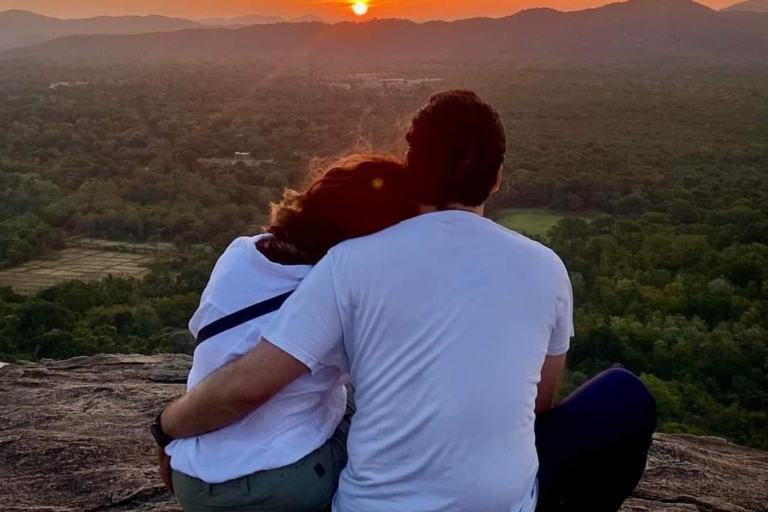Excursión al amanecer a la Roca de los Leones de Sigiriya o PidurangalaServicio de recogida en Sigiriya