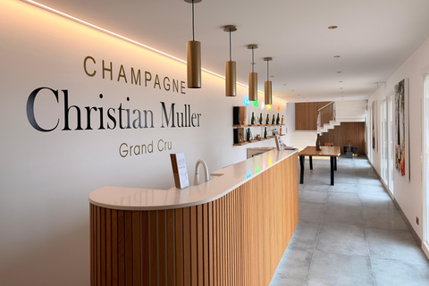 Reims: Vineyard tour and tasting of Grands Crus champagnes Reims: Visit the vineyards and taste Grands Crus Champagne
