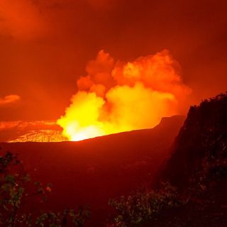 From Kona and Waikoloa: Intimate Volcano Discovery Tour