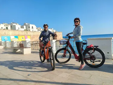 Monopoli: E-Bike-Fahrt zum Olive Valley mit Meeresfrüchte-Snack