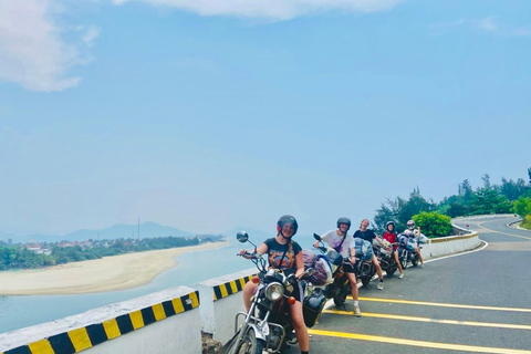 De Hoi An a la Montaña de los Monos de Mármol y el Paso de Hai Van en motoDe Hoi An a la Montaña del Mono de Mármol y el Paso de Hai Van en moto