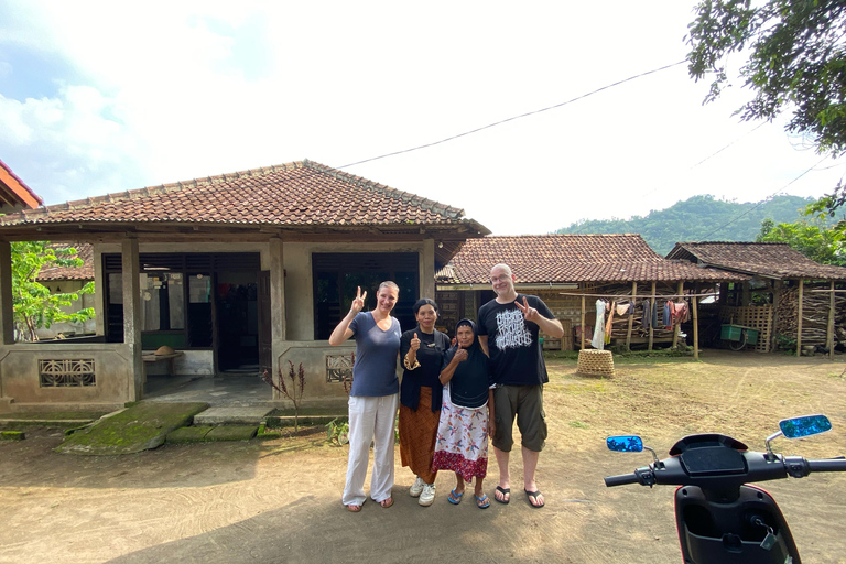 Yogyakarta: Borobudur Village Cycling Tour+Eco Cooking Class