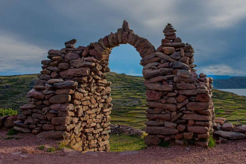 Puno: Full-Day Tour to Uros Floating Islands & Amantani