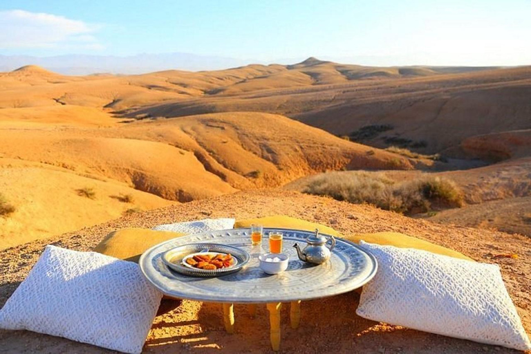 Marrakech: Tour in quad nel deserto di Agafay con cena e spettacolo