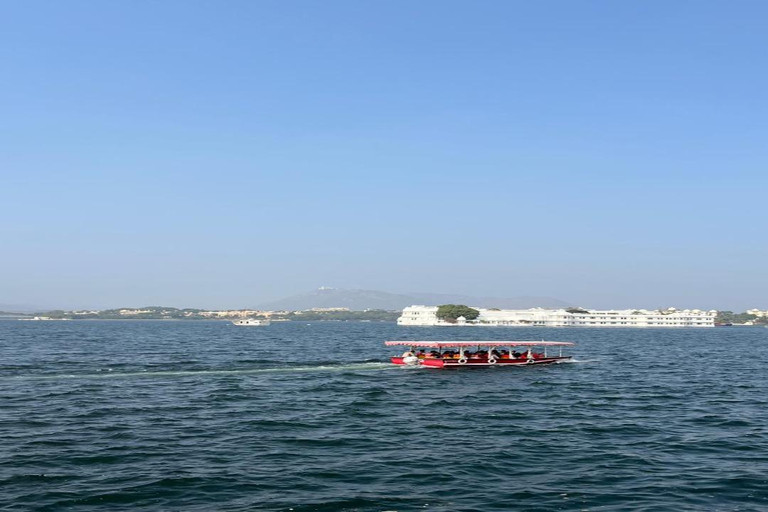Udaipur: City Highlights Tour with Hotel Pickup