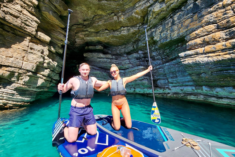 Budva : 3 heures de paddle board ou de kayak pour visiter les grottes côtièresBudva : balade de 3 h en kayak vers les grottes côtières