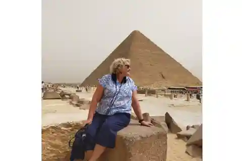 Cairo: Giza Pyramids & Grand Egyptian Museum Tour with Lunch