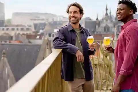A experiência do mundo da cerveja belga e prova de cerveja