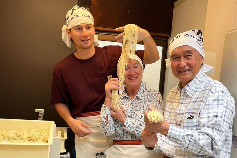 Experiência particular de fazer macarrão ramen em KyotoExperiência de fazer macarrão ramen em Kyoto