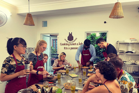 Da Nang : Cours de cuisine traditionnelle et repas avec une jeune fille locale