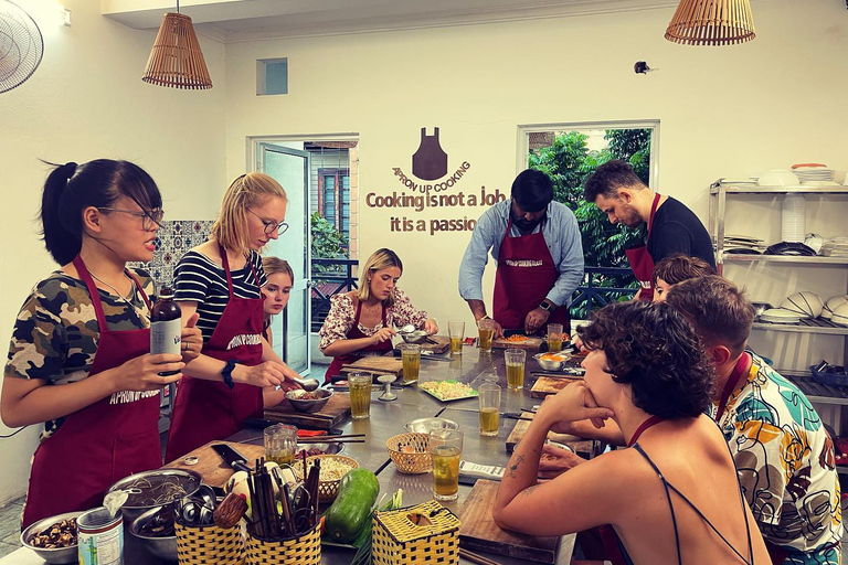 Da Nang: Traditional Cooking Class and meal with Local Girl