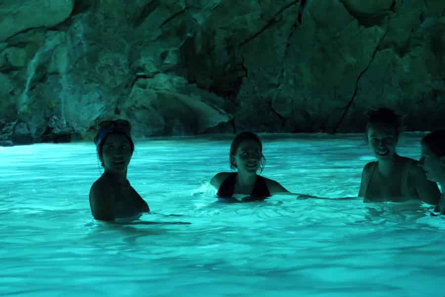 Secret Blue Cave & Grama Bay - Speed Bootstour. Foto: GetYourGuide