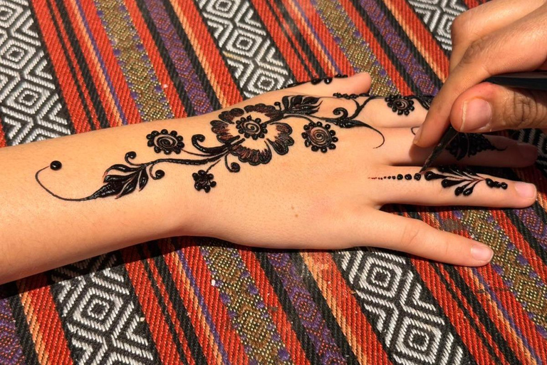 From Muscat: Bedouin Visit, Desert Sunset & Stargazing Tour