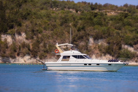 Au départ de Lefkimmi : Croisière en yacht de luxe vers Sivota et la lagune bleue